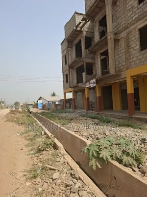 12bdrm House in Sun City, Tema Metropolitan for sale