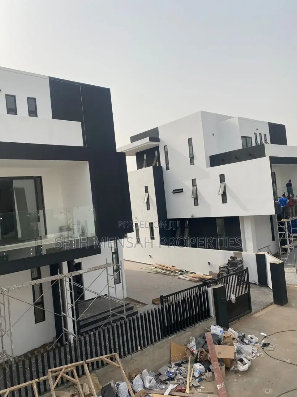 5bdrm Mansion in Skm, East Legon for sale