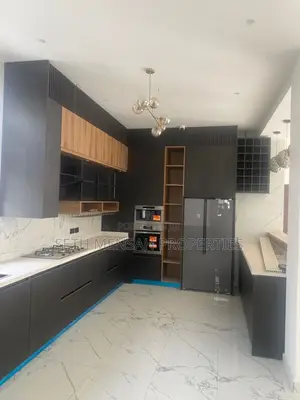 5bdrm Mansion in Skm, East Legon for sale