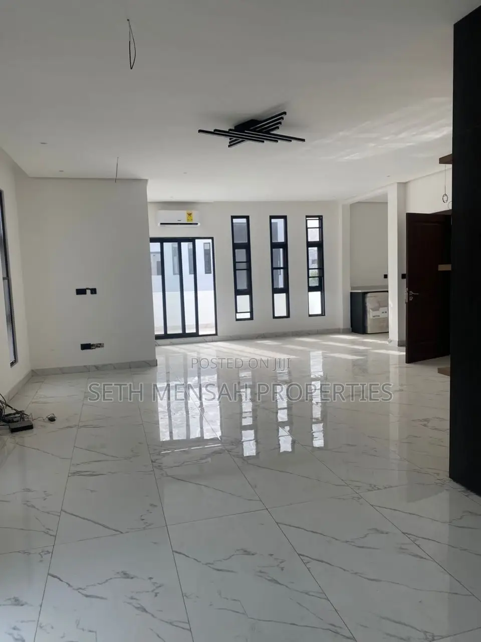 5bdrm Mansion in Skm, East Legon for sale