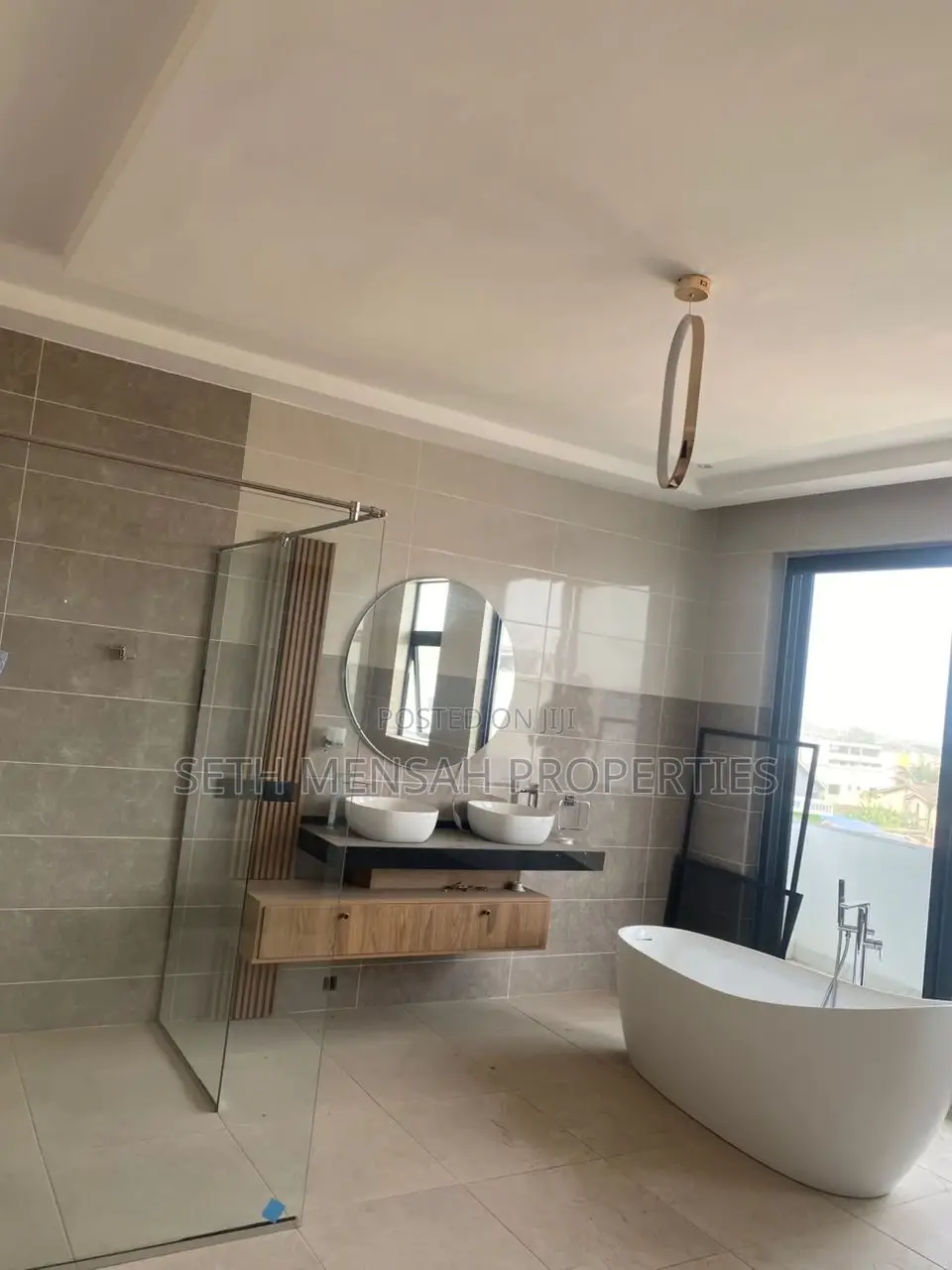 5bdrm Mansion in Skm, East Legon for sale