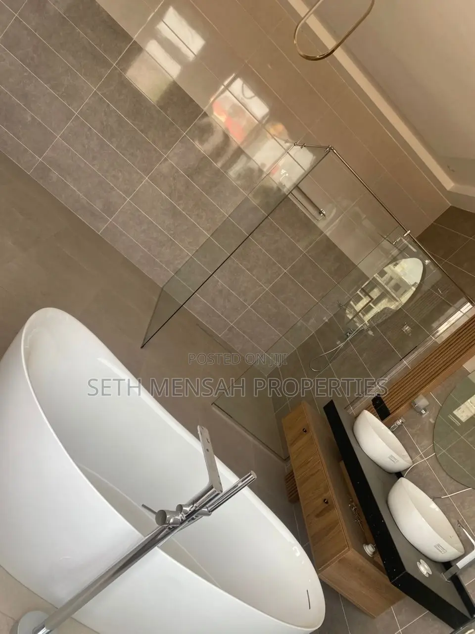 5bdrm Mansion in Skm, East Legon for sale