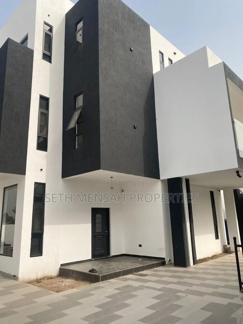 5bdrm Mansion in Skm, East Legon for sale