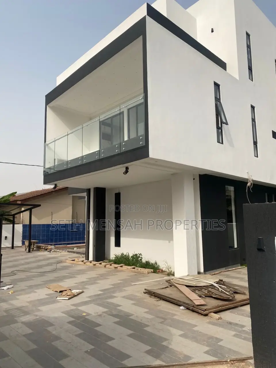5bdrm Mansion in Skm, East Legon for sale