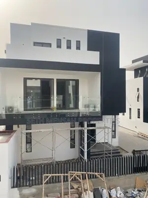 5bdrm Mansion in Skm, East Legon for sale
