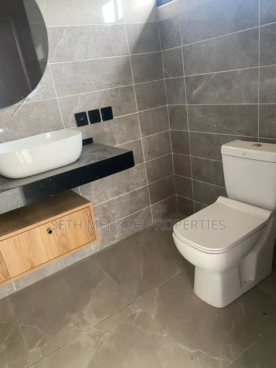 5bdrm Mansion in Skm, East Legon for sale