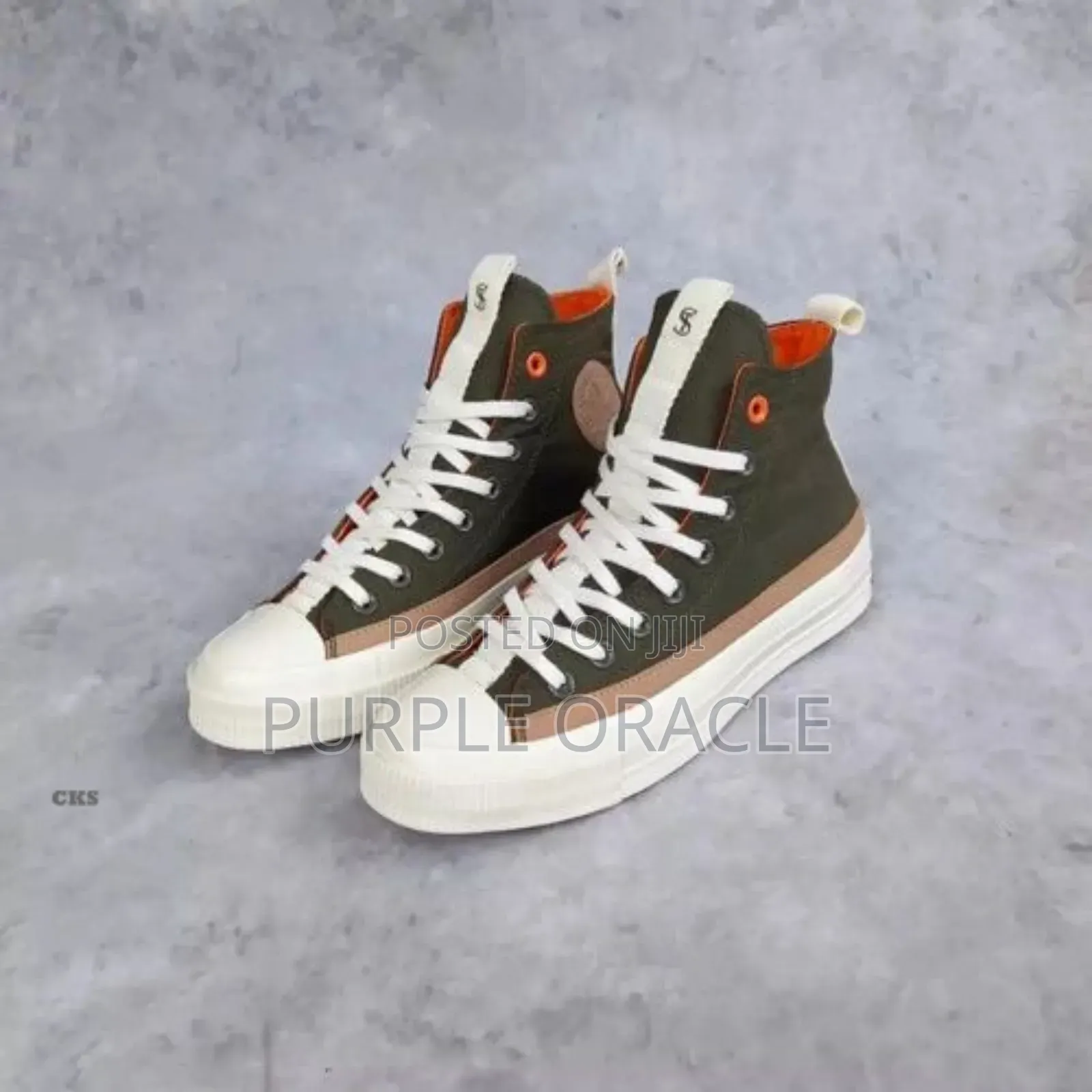 Classic Leather Low-Top Sneakers
