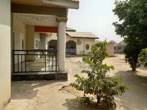 9bdrm House in Fawoade, Kumasi Metropolitan for sale