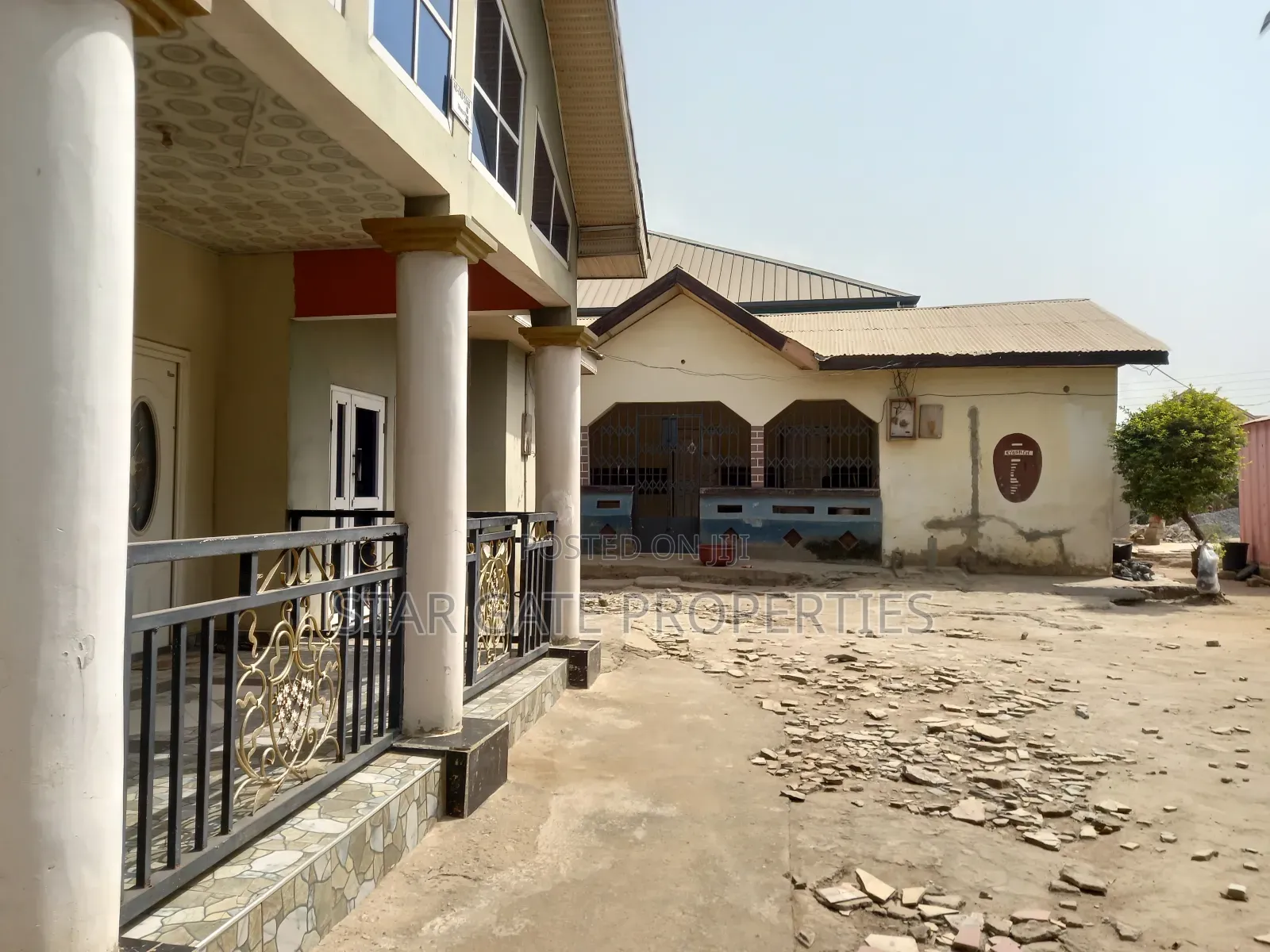 9bdrm House in Fawoade, Kumasi Metropolitan for sale