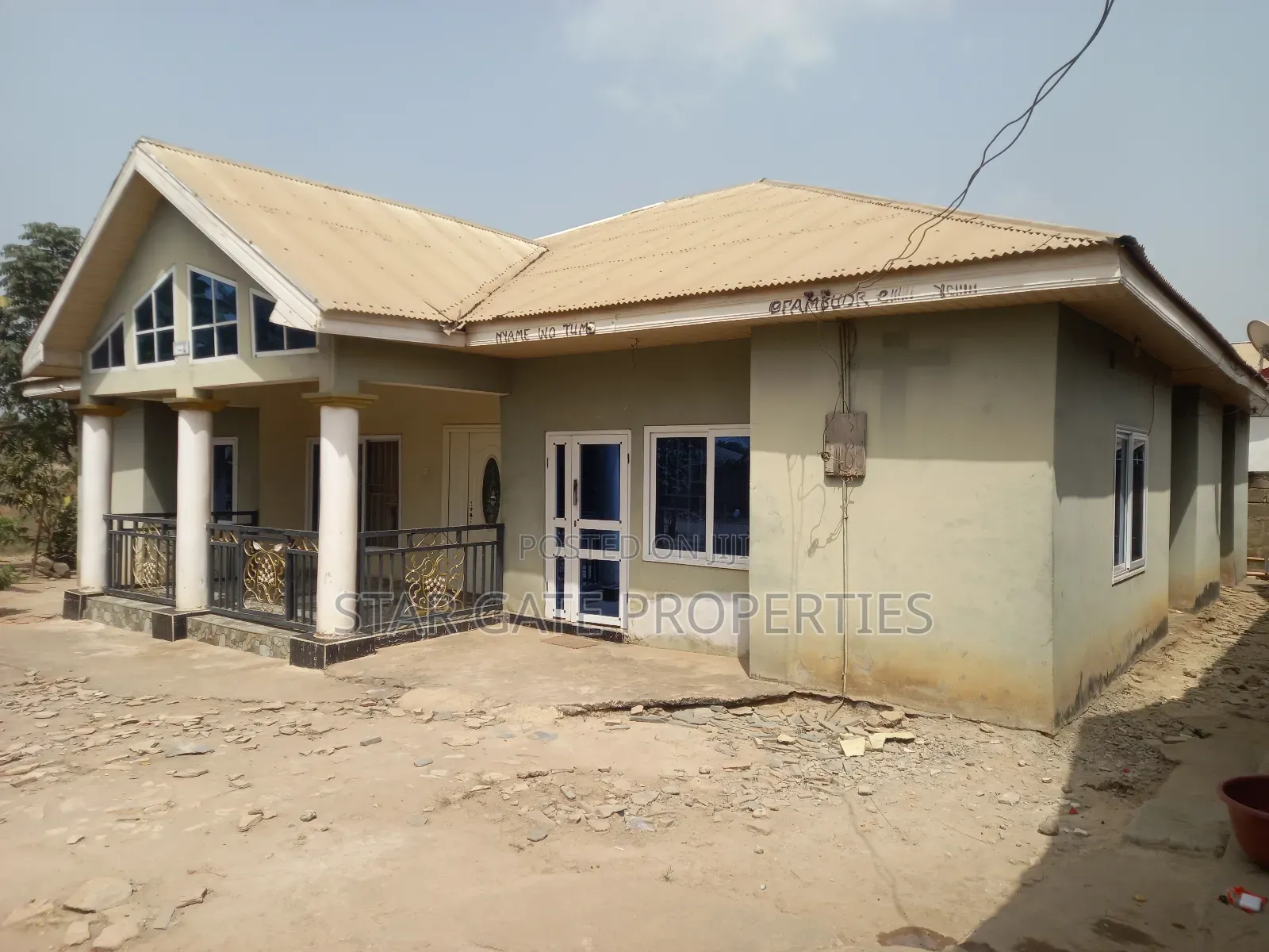 9bdrm House in Fawoade, Kumasi Metropolitan for sale