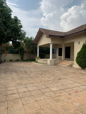 5bdrm House in Accra New Town for rent