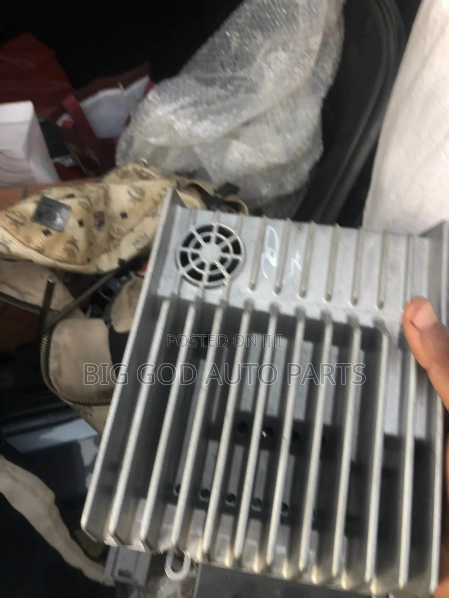 Mercedes Benz C 300 Amplifier