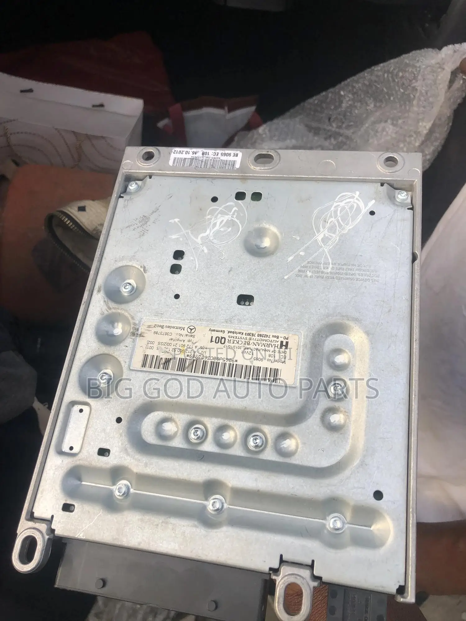 Mercedes Benz C 300 Amplifier