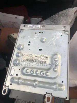 Mercedes Benz C 300 Amplifier