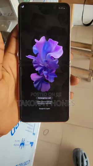 Samsung Galaxy Z Flip 5 256 GB Gold