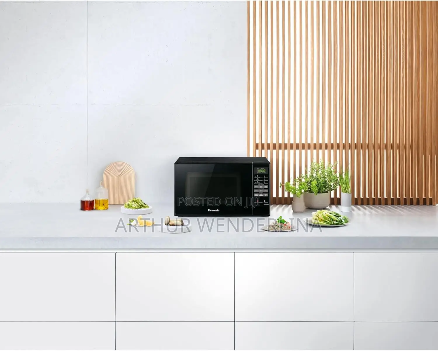 Panasonic 800W Standard 20L Microwave NN-E28JBMBPQ - Black