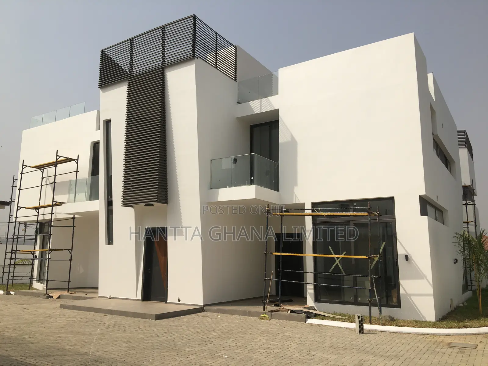 4bdrm Townhouse/Terrace in North Legon for sale