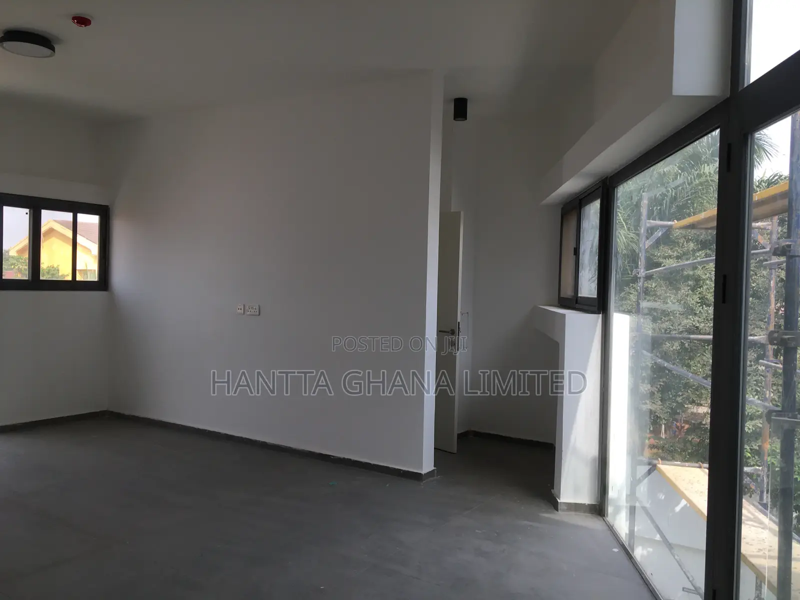 4bdrm Townhouse/Terrace in North Legon for sale
