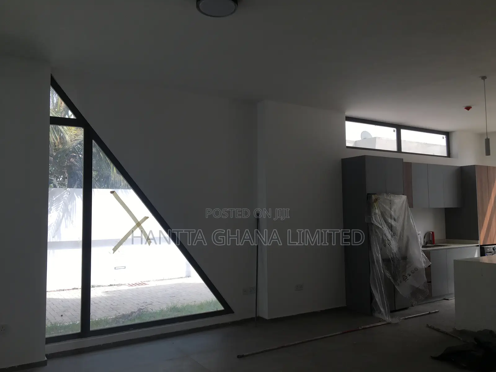 4bdrm Townhouse/Terrace in North Legon for sale