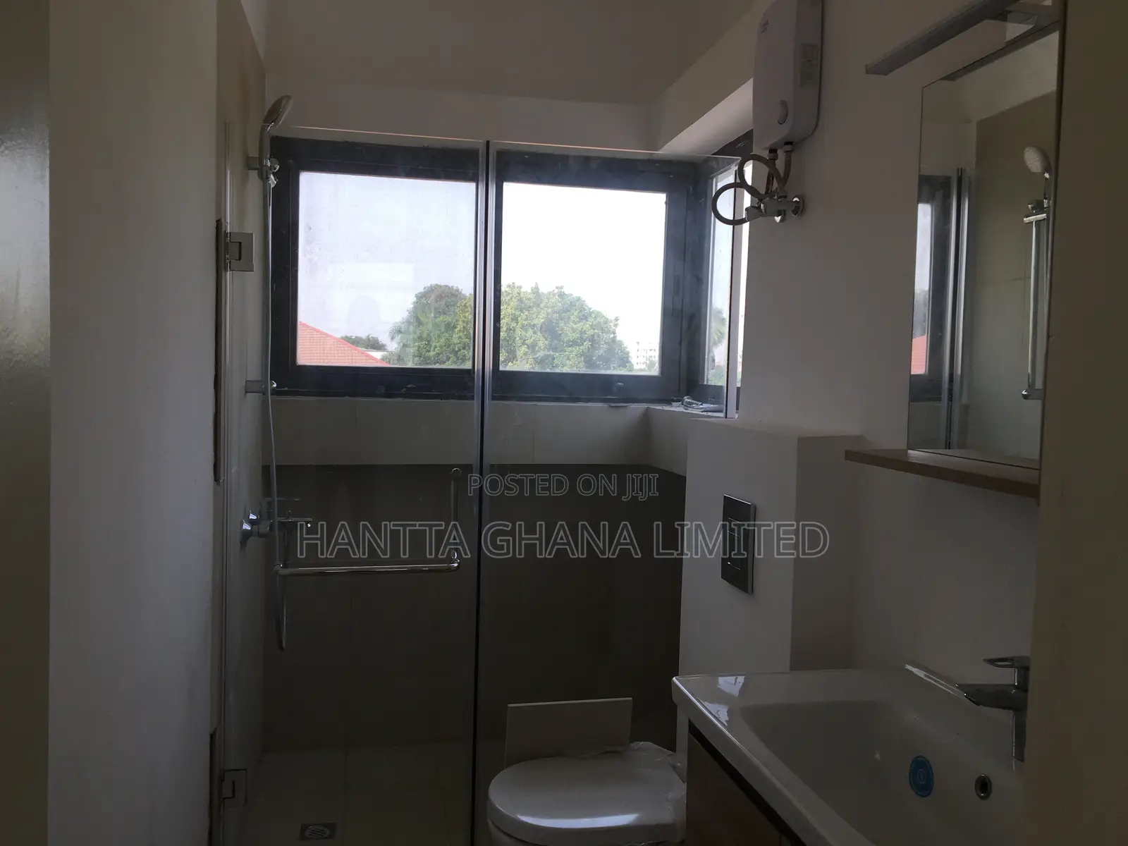 4bdrm Townhouse/Terrace in North Legon for sale