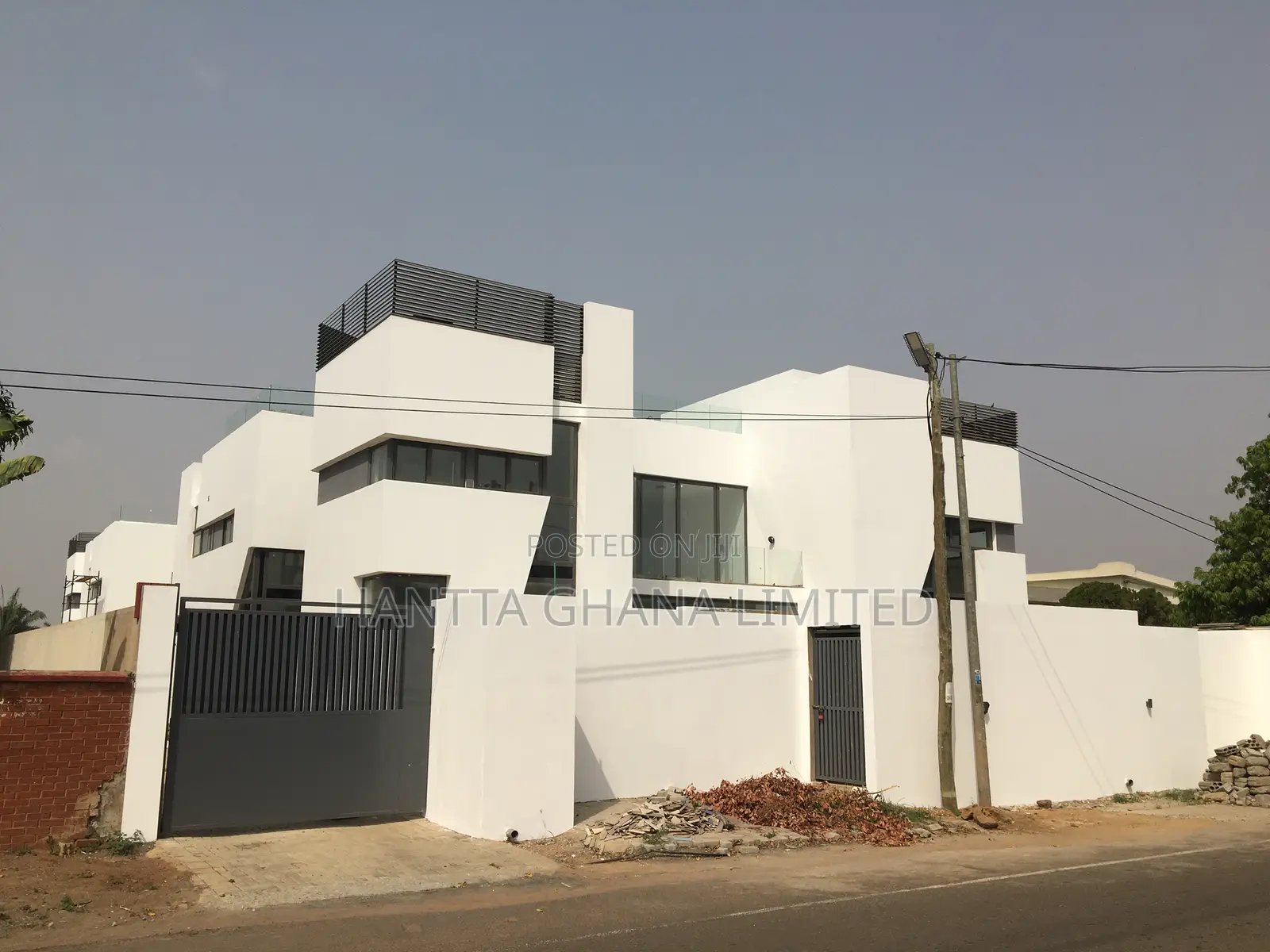 4bdrm Townhouse/Terrace in North Legon for sale