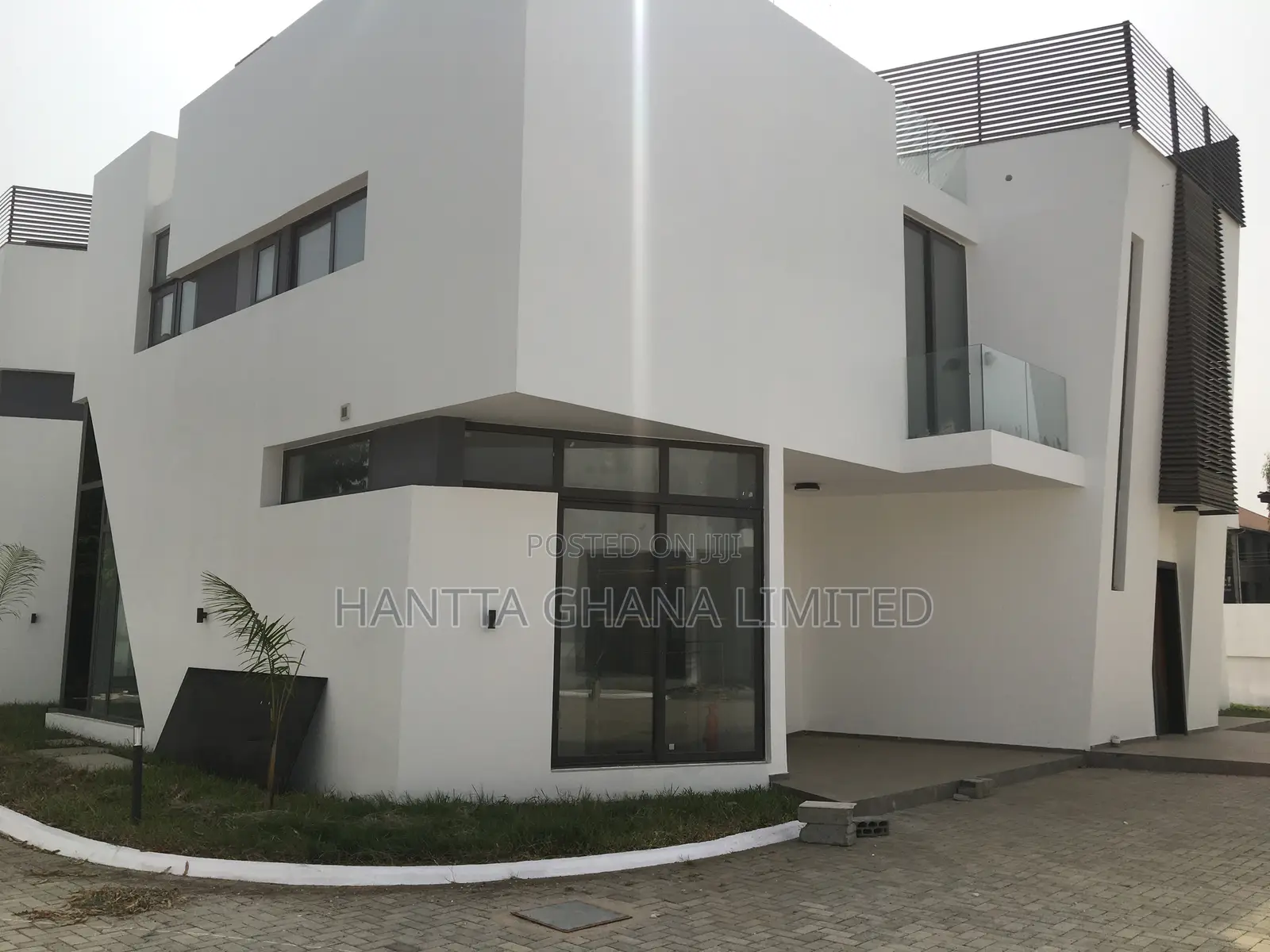 4bdrm Townhouse/Terrace in North Legon for sale