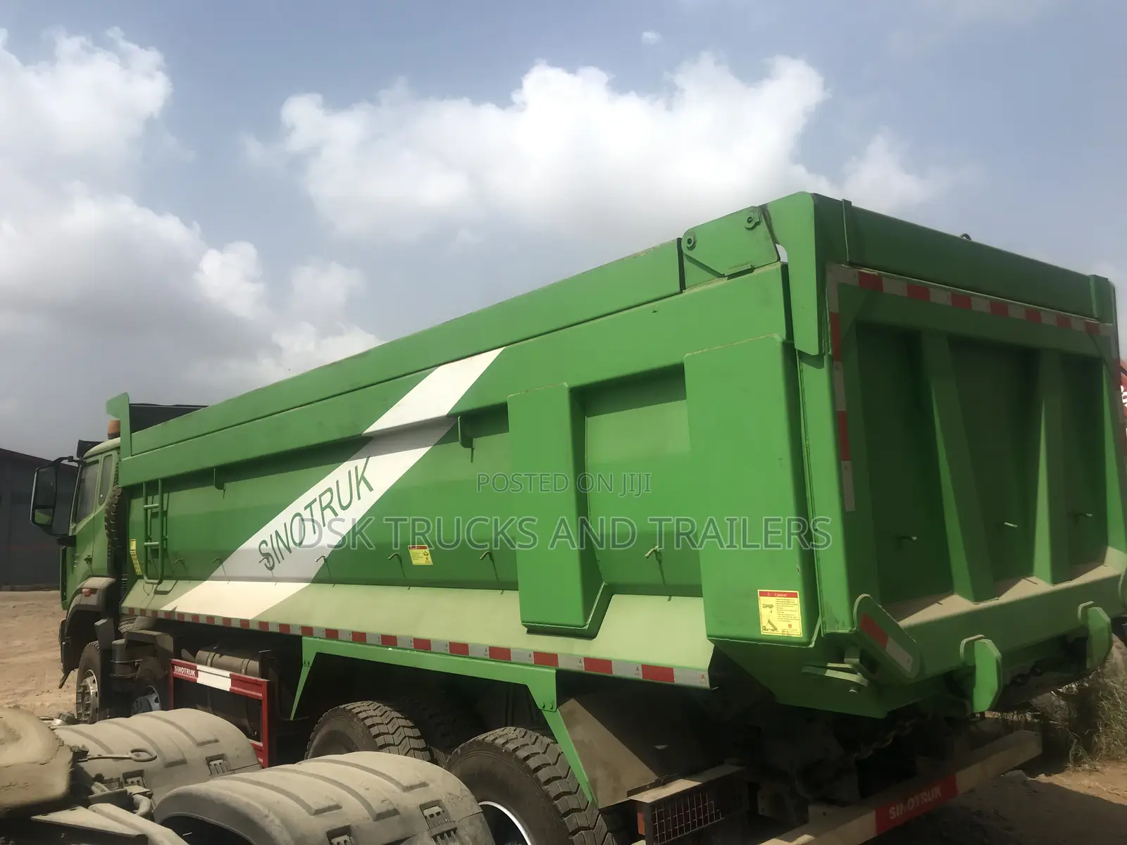 8x4 (12 Wheeler) U Shaped Howo Tipper Truck
