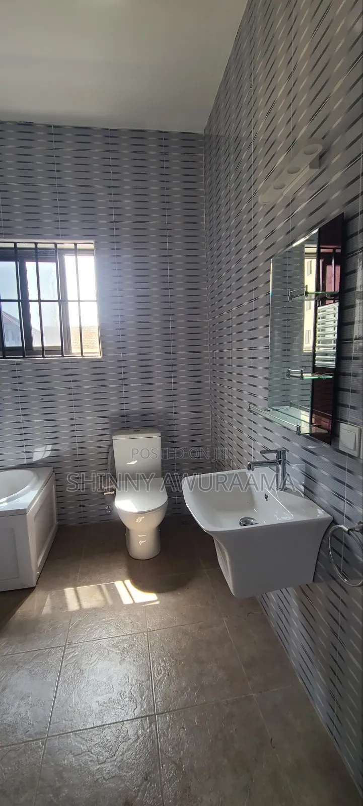 4bdrm House in Lakeside Estate for sale
