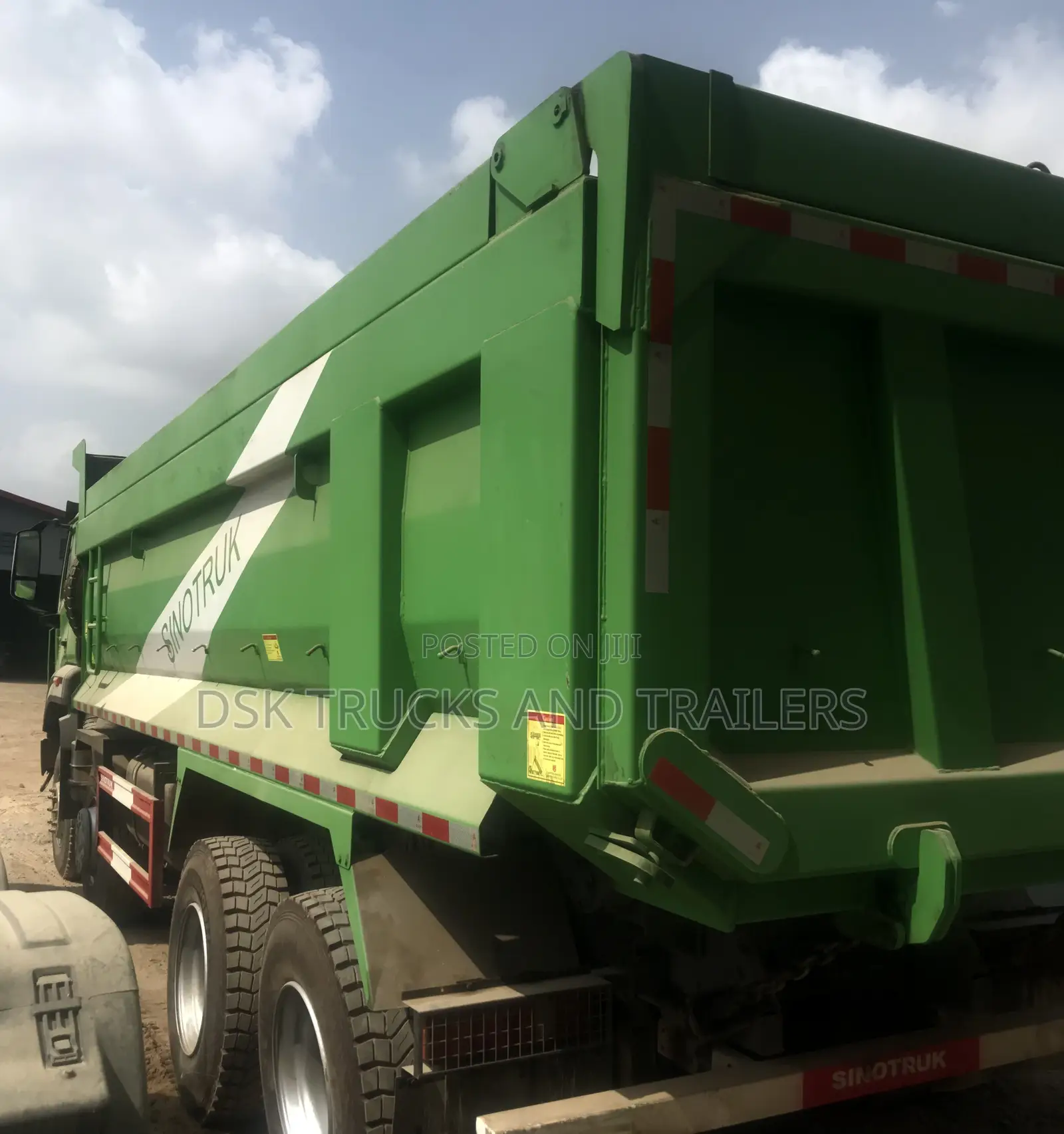 8x4 (12 Wheeler) U Shaped Howo Tipper Truck