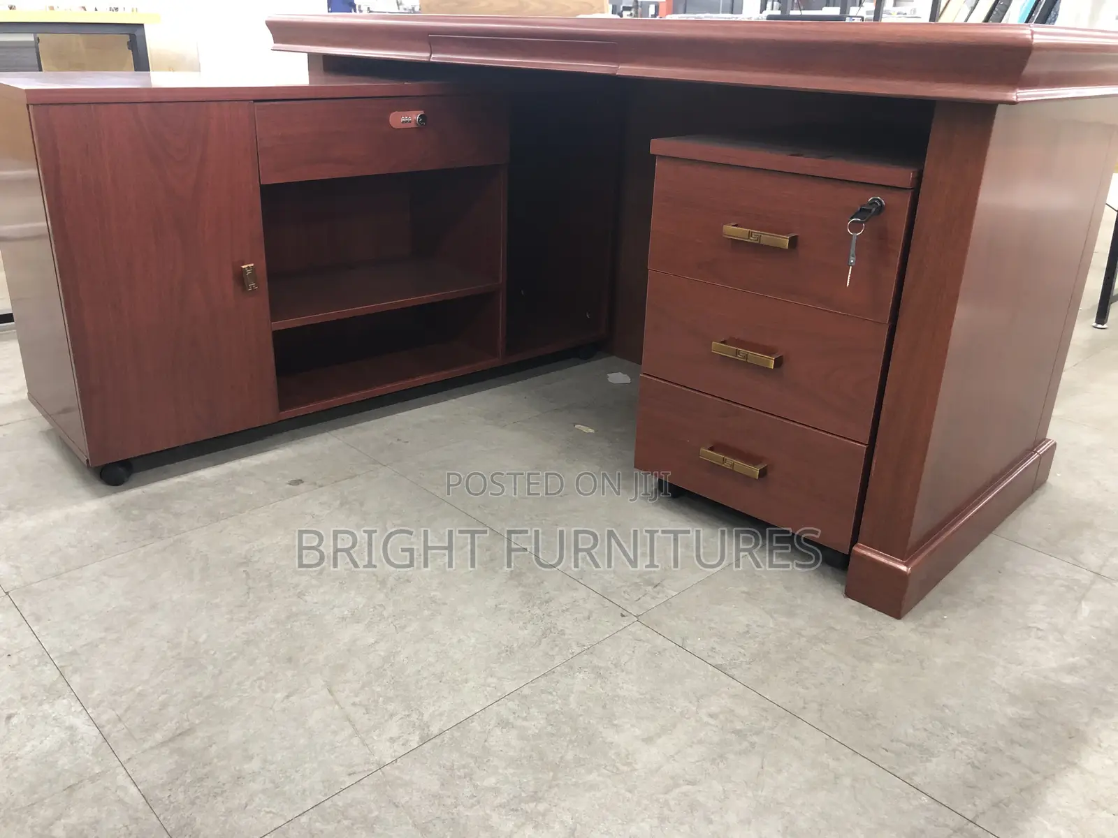 High Quality Wooden Office Table