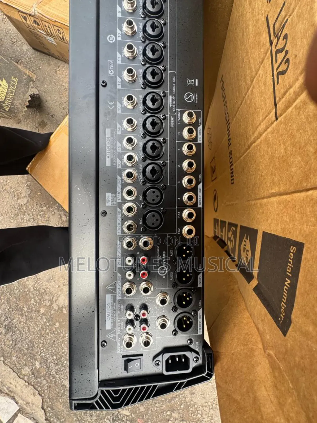 Yamaha Mgp24x 24-Channel Mixer With Effects