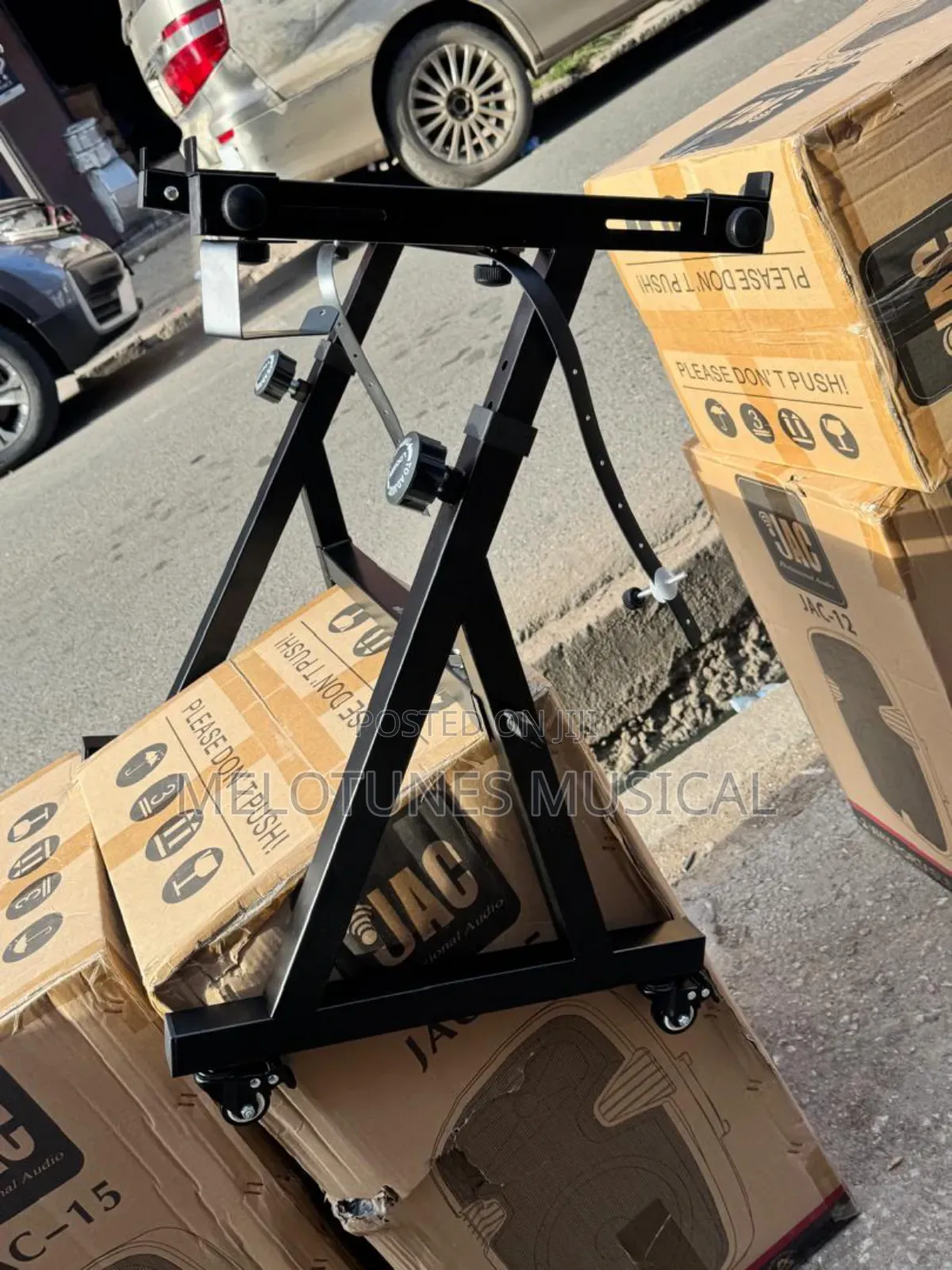 Black Heavy-Duty Z Style Keyboard Stand With Seat