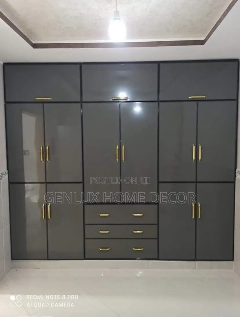 Luxury Wardrobes With Built-in Drawers