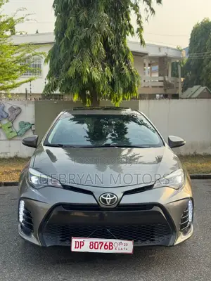 Toyota Corolla SE (1.8L 4cyl 6M) 2019 Brown