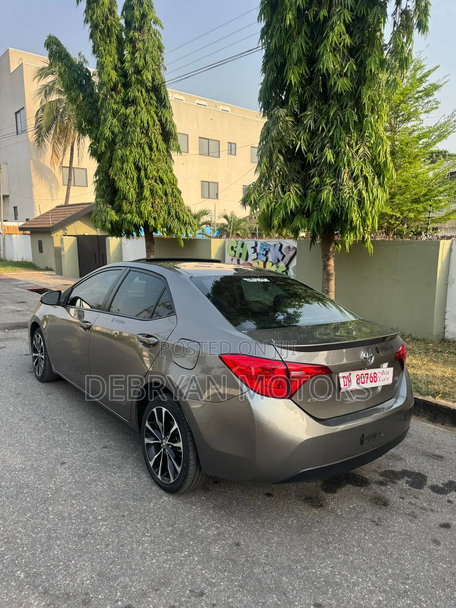 Toyota Corolla SE (1.8L 4cyl 6M) 2019 Brown