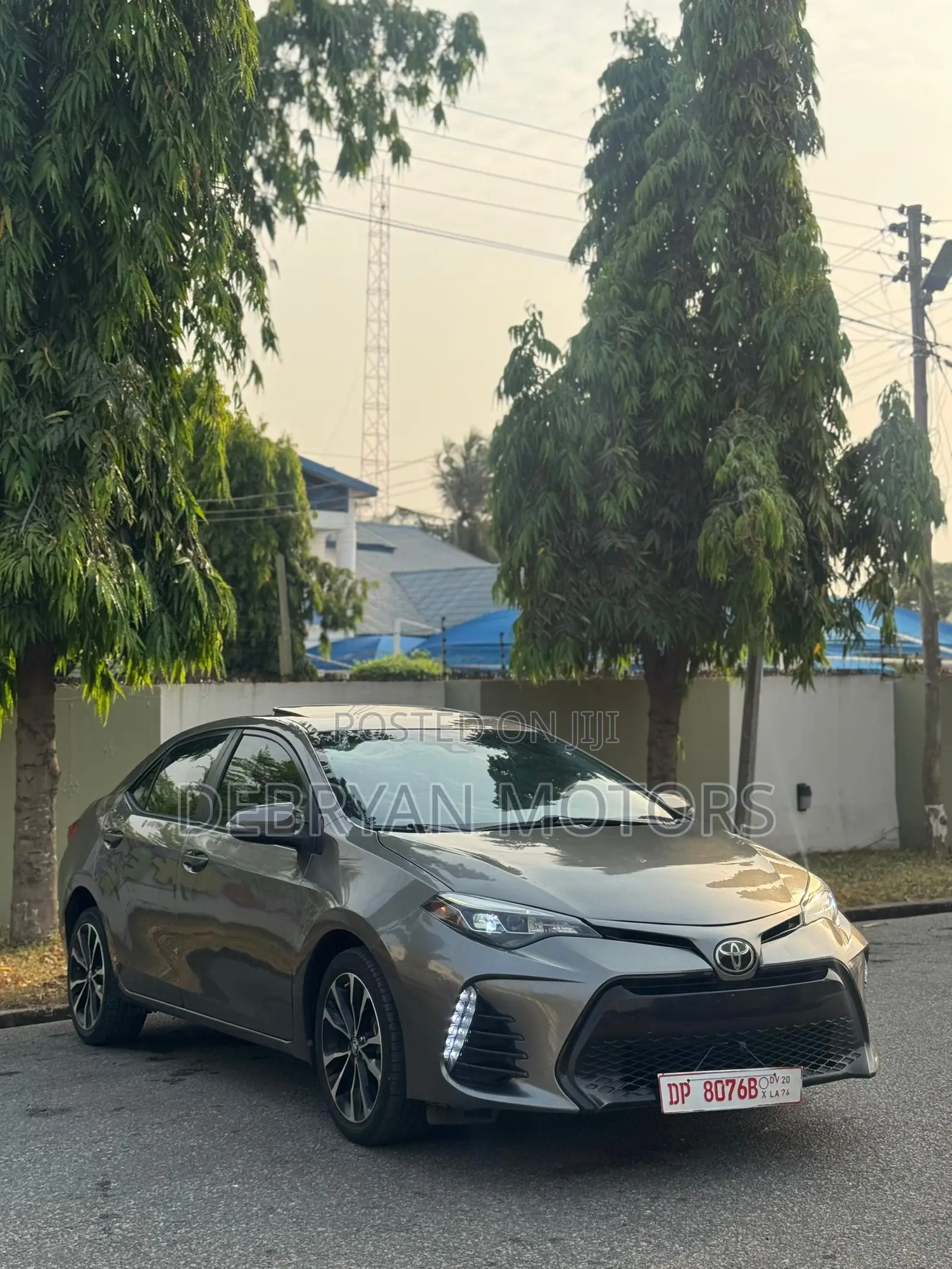 Toyota Corolla SE (1.8L 4cyl 6M) 2019 Brown
