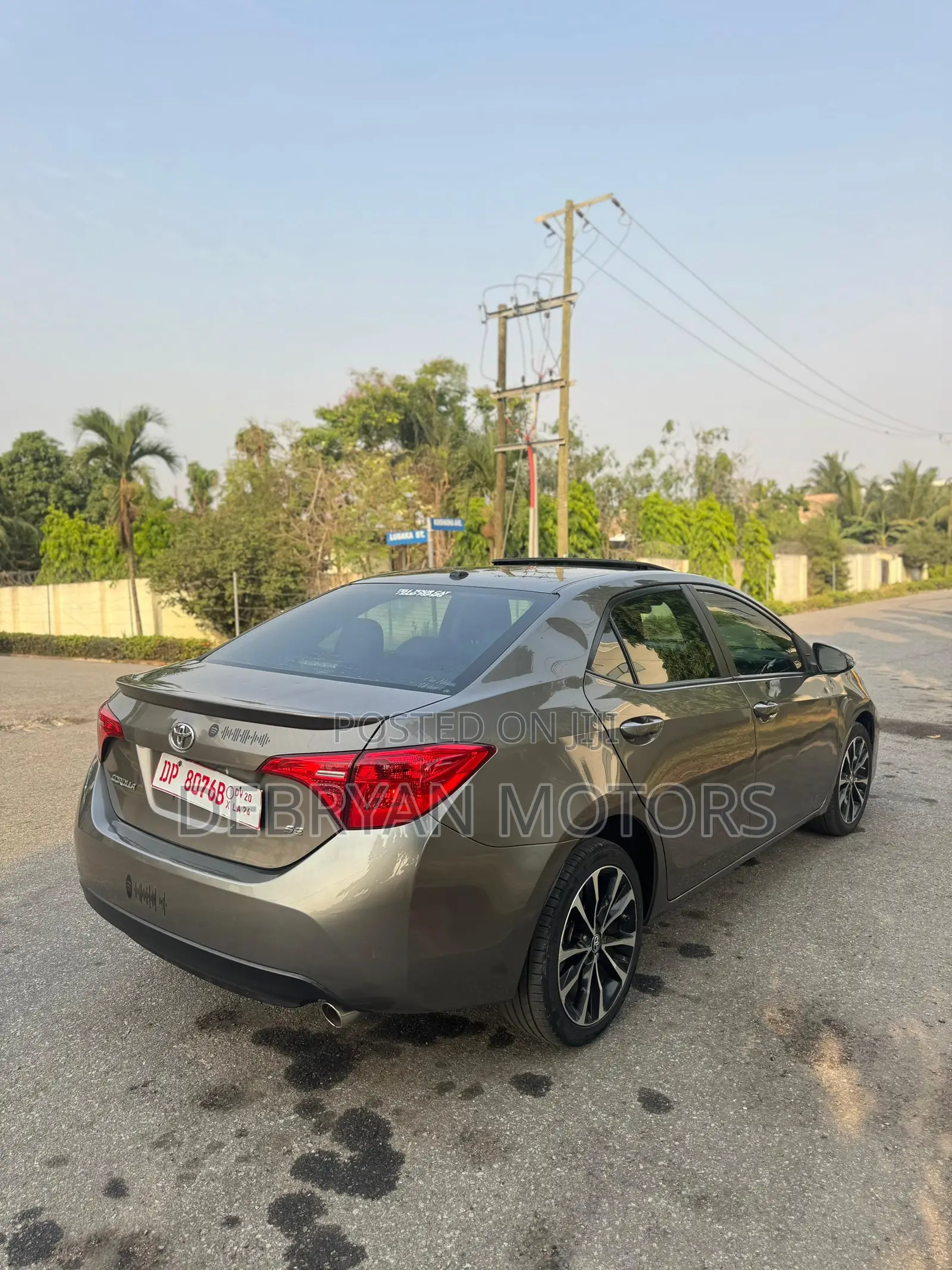 Toyota Corolla SE (1.8L 4cyl 6M) 2019 Brown