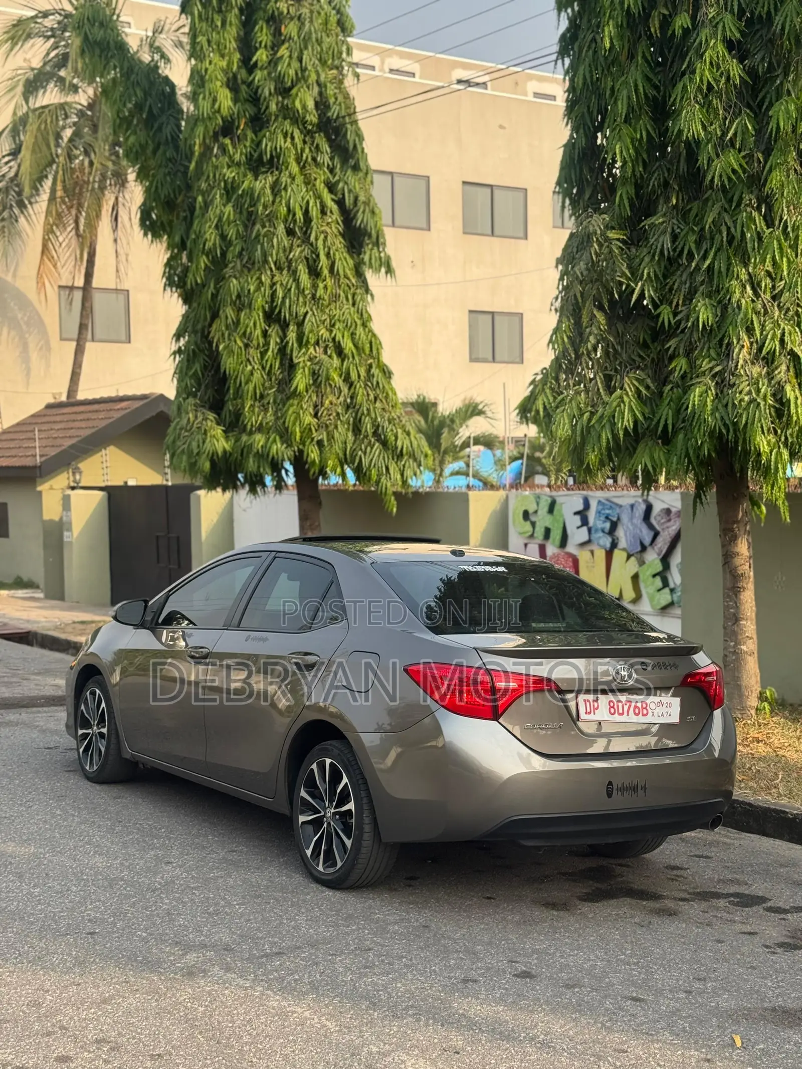 Toyota Corolla SE (1.8L 4cyl 6M) 2019 Brown
