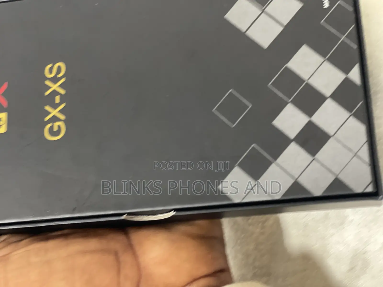 XS Screen.