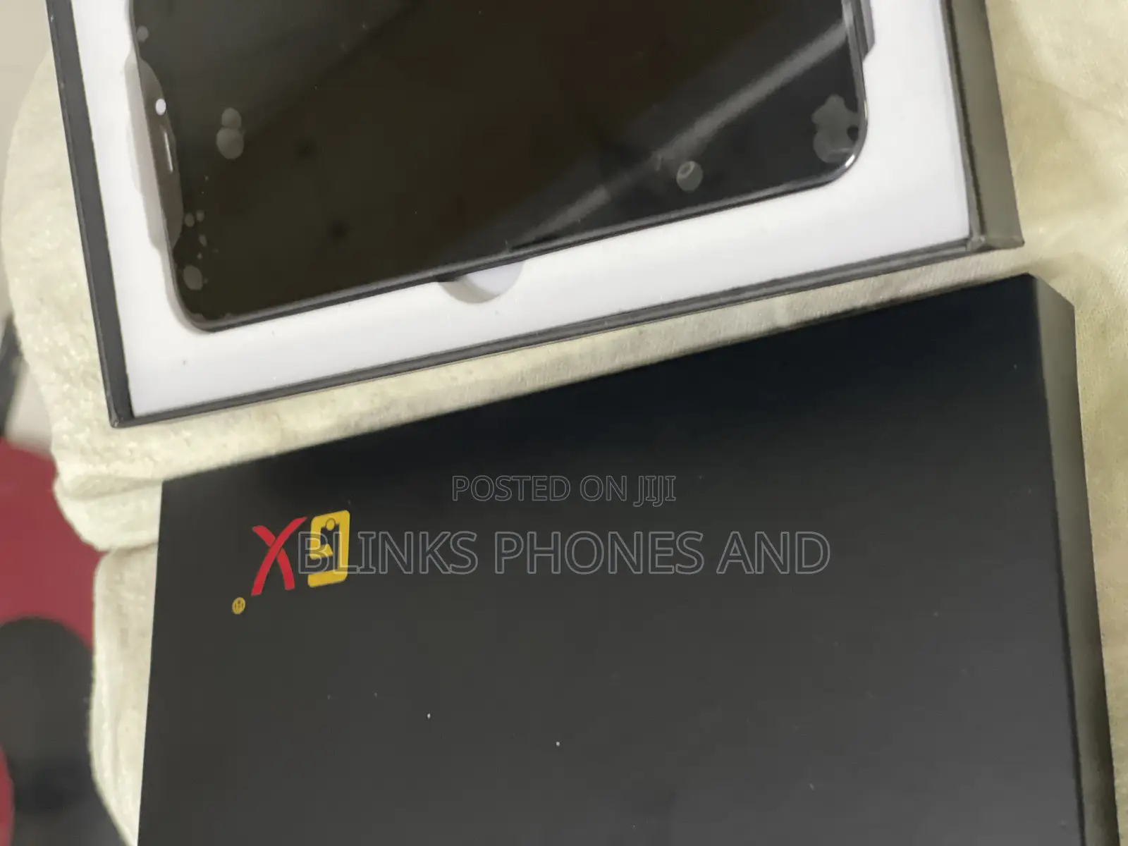 XS Screen.