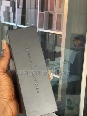 New Samsung Galaxy S20 128 GB Silver