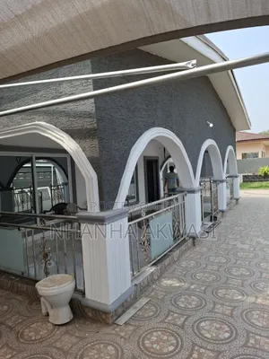 5bdrm House in Community 12, Tema Metropolitan for rent