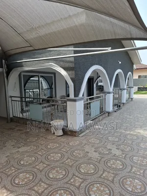 5bdrm House in Community 12, Tema Metropolitan for rent
