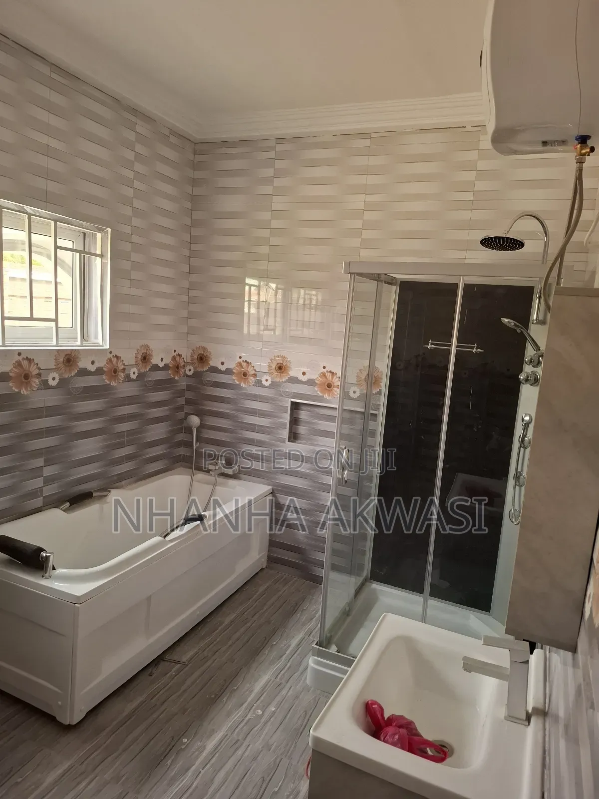 5bdrm House in Community 12, Tema Metropolitan for rent
