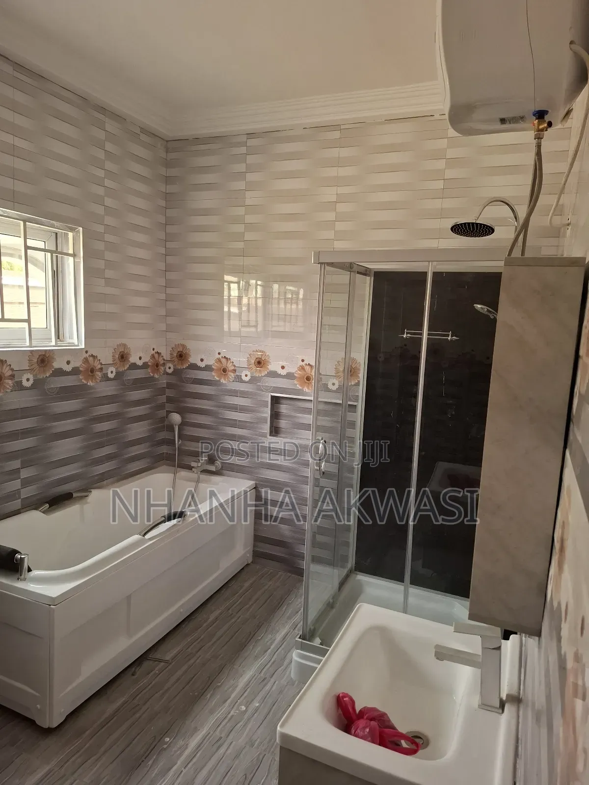 5bdrm House in Community 12, Tema Metropolitan for rent