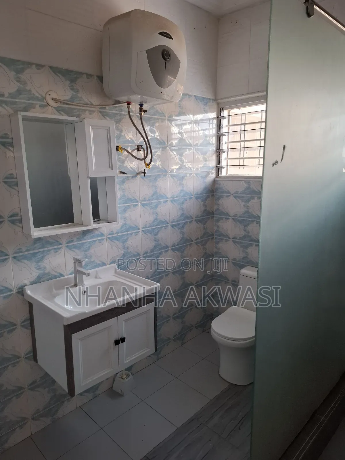 5bdrm House in Community 12, Tema Metropolitan for rent