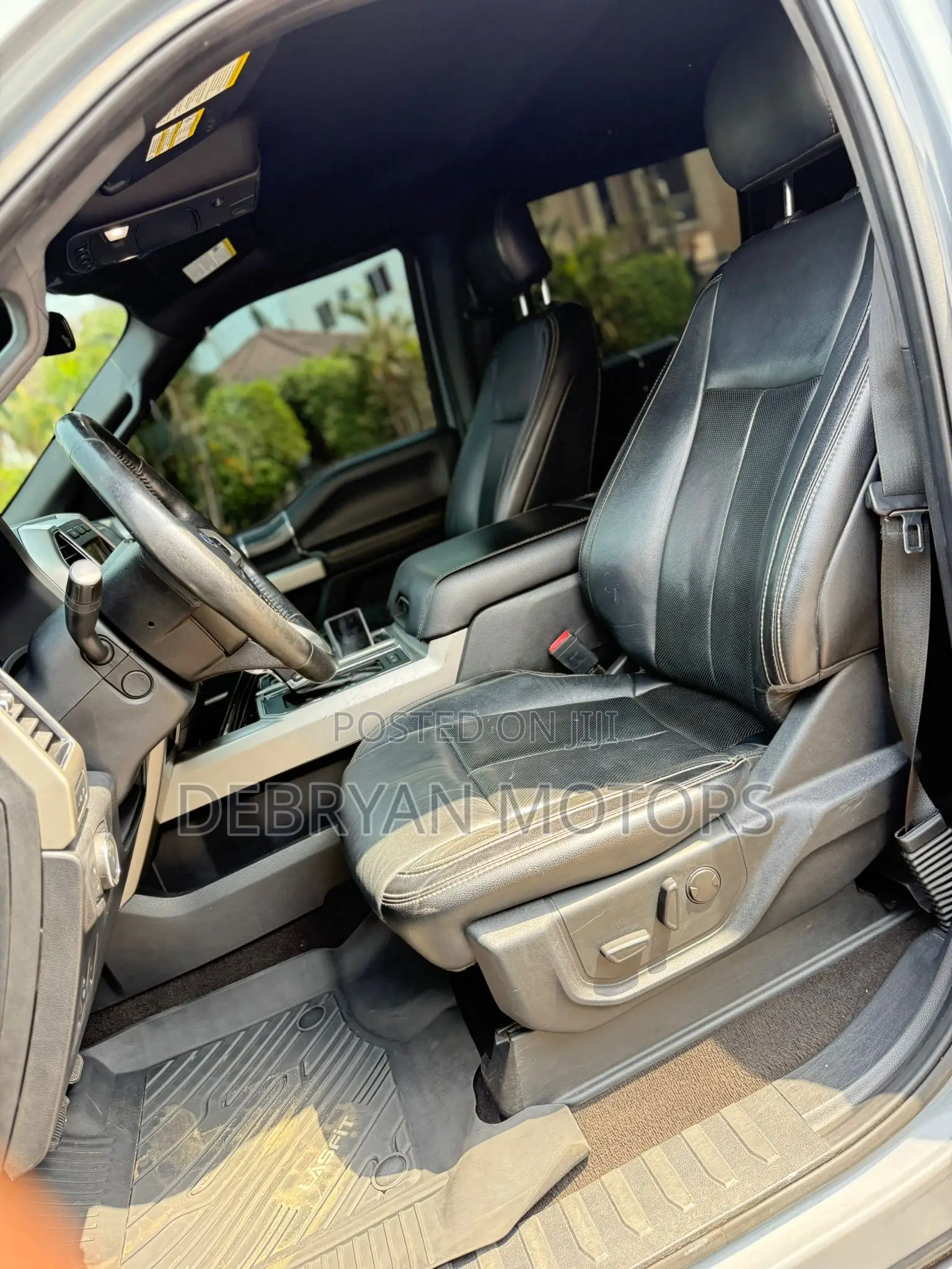 Ford F-150 Lariat 4x2 SuperCrew Cab Styleside 5.5 ft. box 145 in. WB