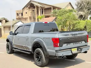 Ford F-150 Lariat 4x2 SuperCrew Cab Styleside 5.5 ft. box 145 in. WB