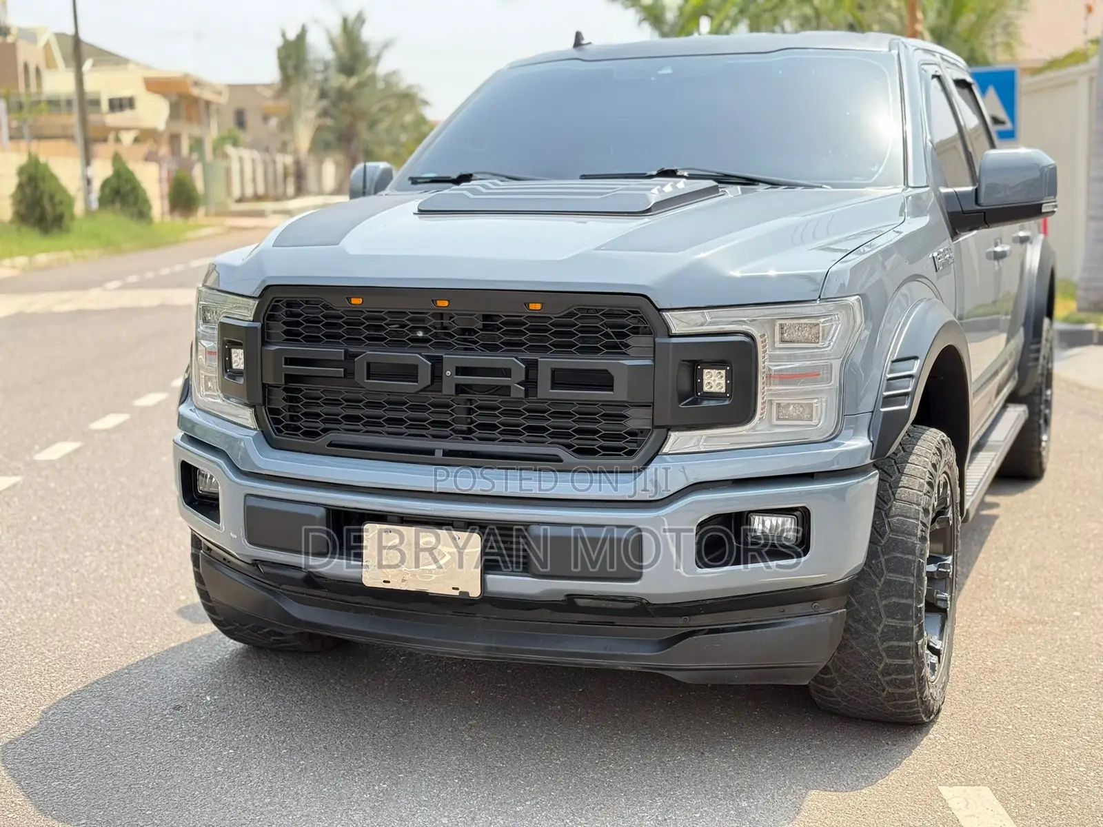Ford F-150 Lariat 4x2 SuperCrew Cab Styleside 5.5 ft. box 145 in. WB