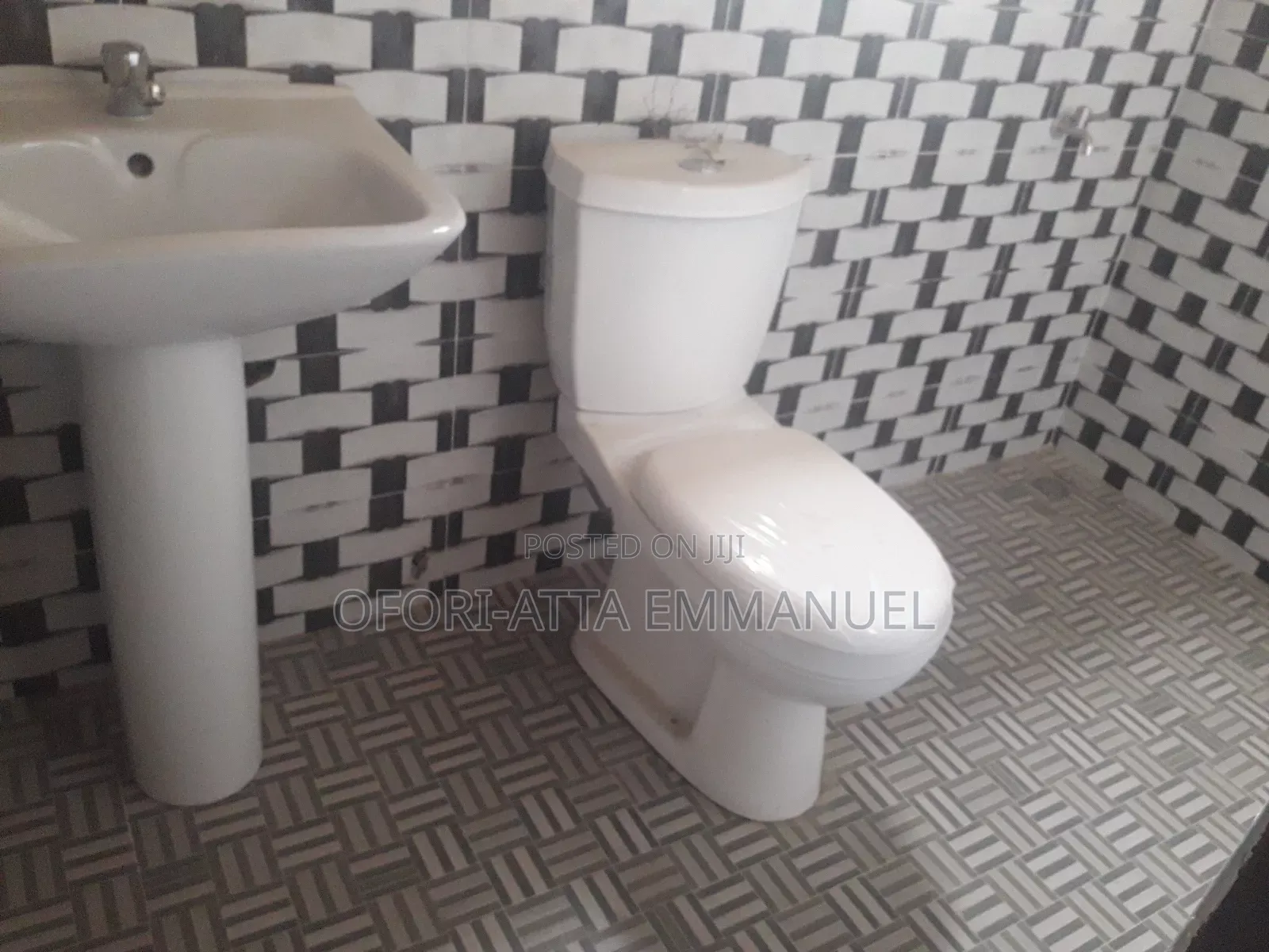 1bdrm Room & Parlour in Amasaman 3 Junction, Pokuase for rent